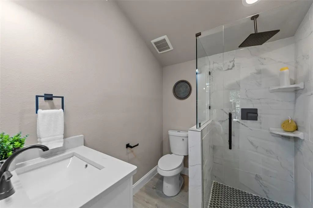 1503 E Lakeview Drive