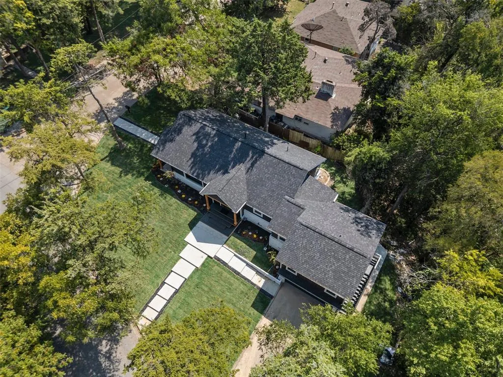 1503 E Lakeview Drive