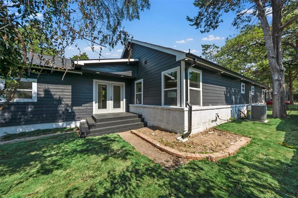 1503 E Lakeview Drive