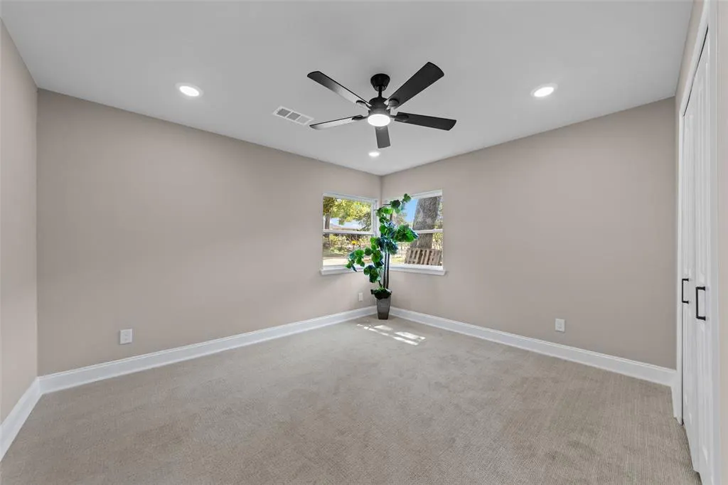 1503 E Lakeview Drive