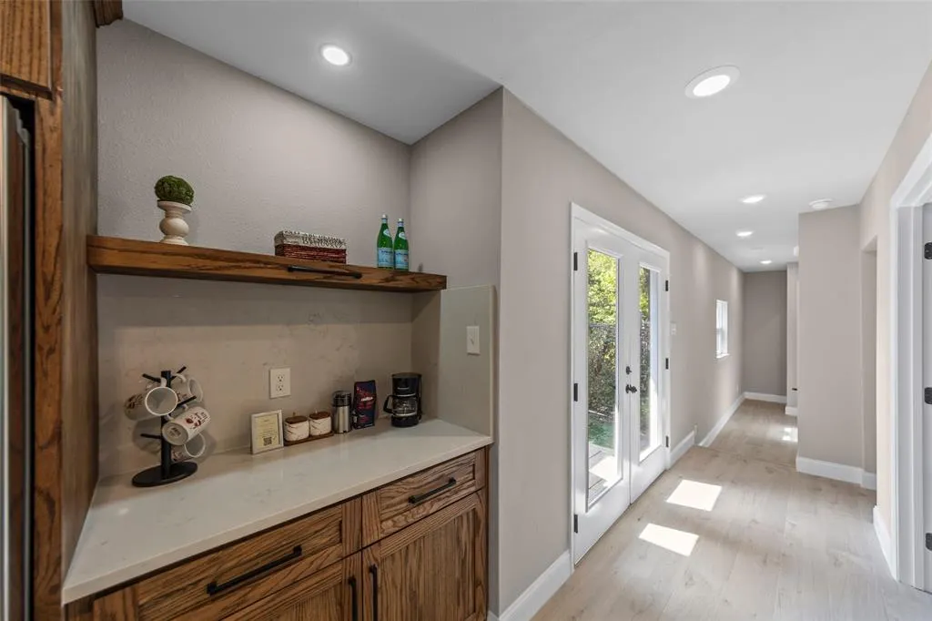 1503 E Lakeview Drive