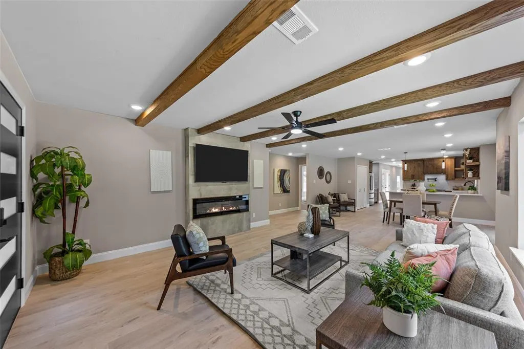 1503 E Lakeview Drive