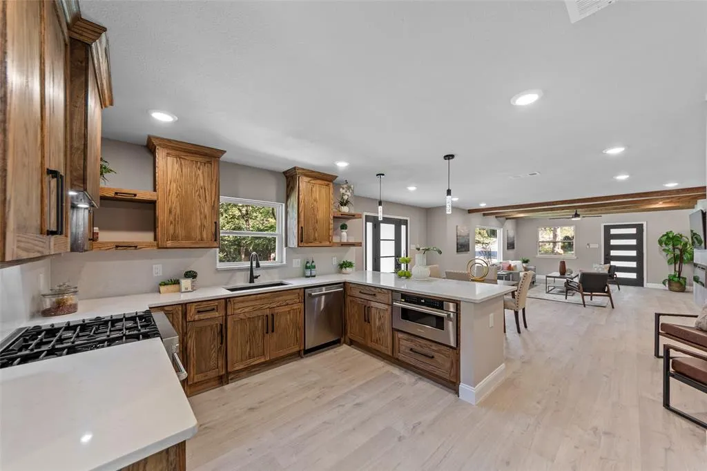 1503 E Lakeview Drive