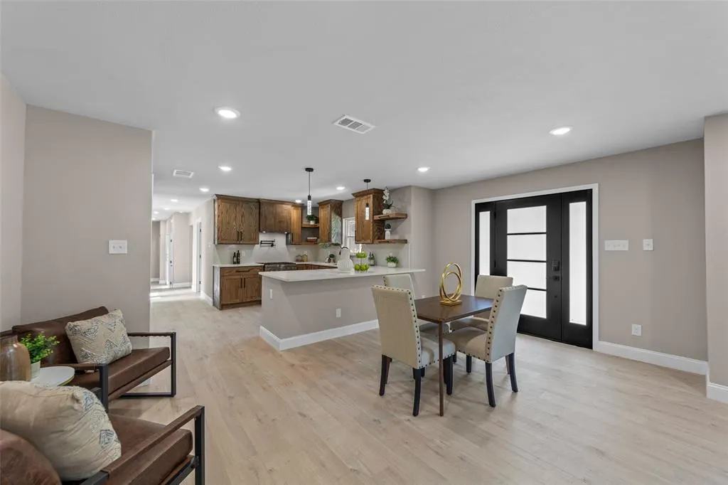 1503 E Lakeview Drive