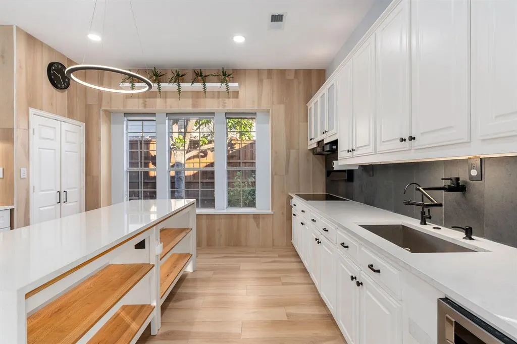 8204 Bartley Circle
