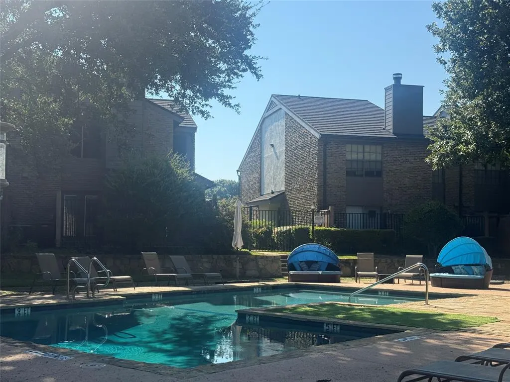 333 Melrose Drive, #5B