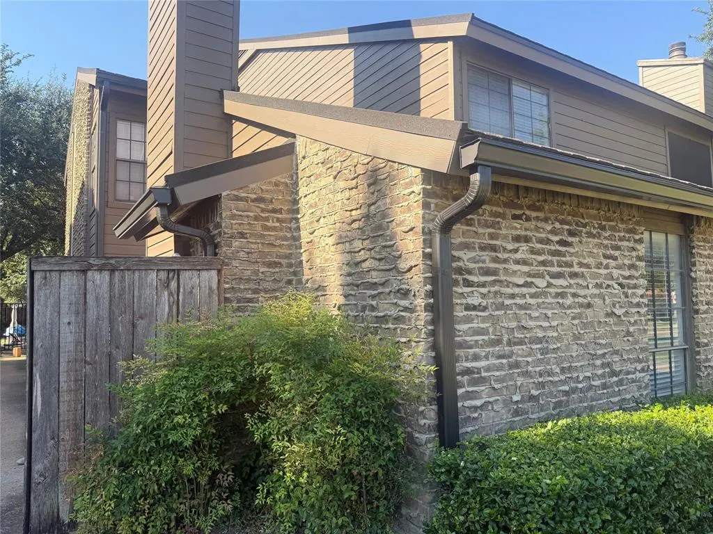 333 Melrose Drive, #5B