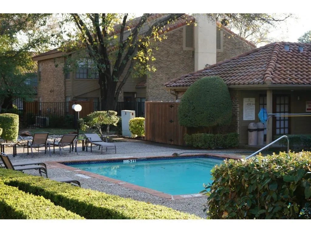 333 Melrose Drive, #5B