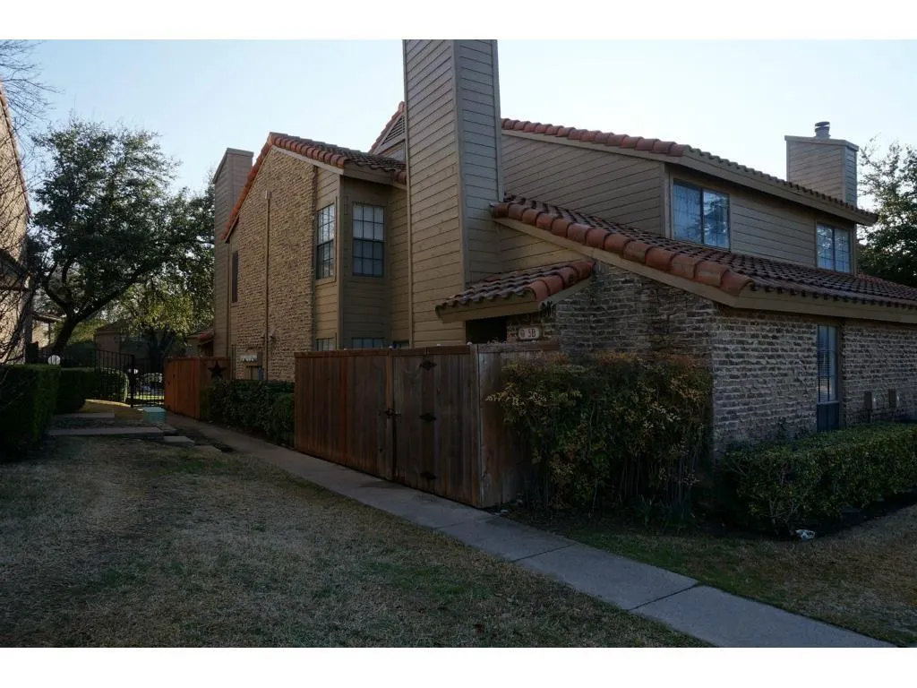 333 Melrose Drive, #5B