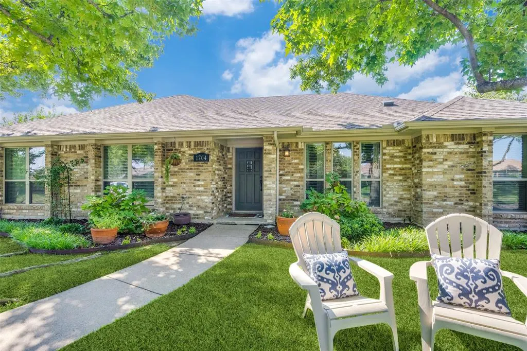 1704 Serenade Lane
