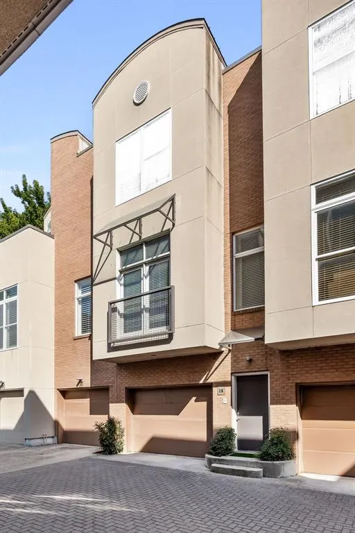 4310 Buena Vista Street, #18
