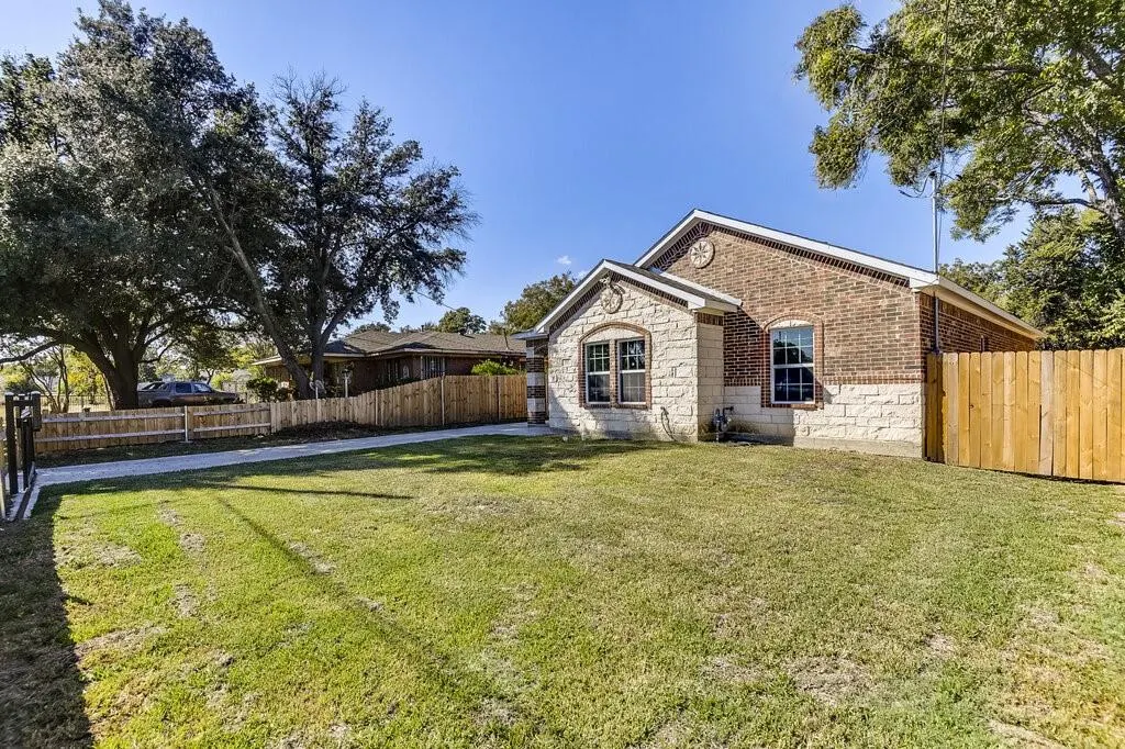 1639 Adelaide Drive
