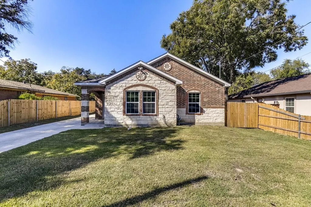1639 Adelaide Drive