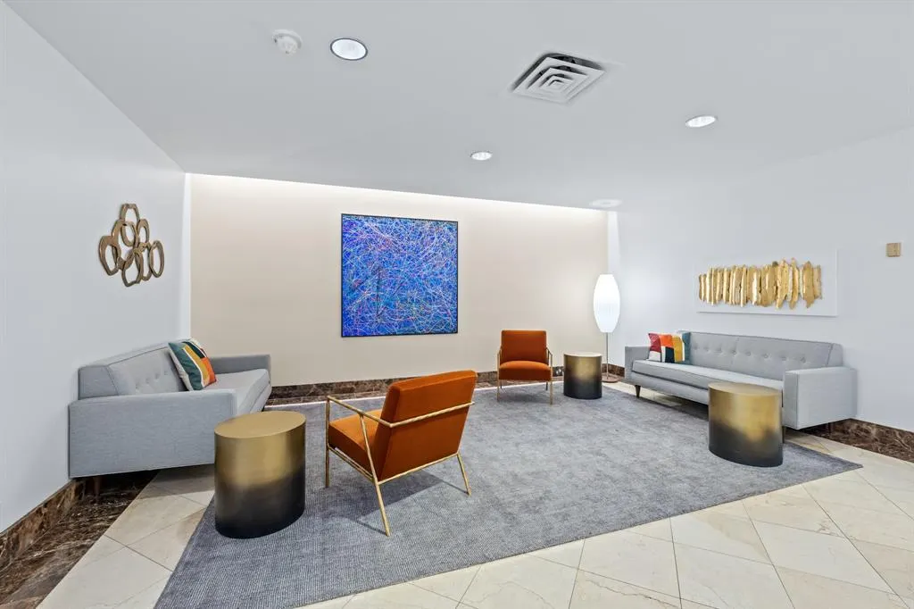 6211 W Northwest Highway, #1007
