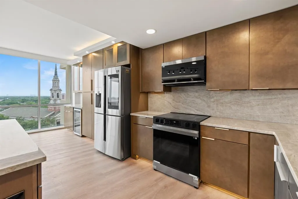 6211 W Northwest Highway, #1007