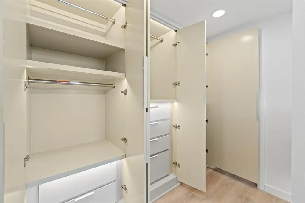 6211 W Northwest Highway, #1007