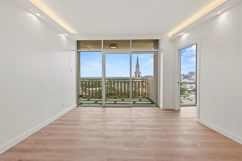 6211 W Northwest Highway, #1007
