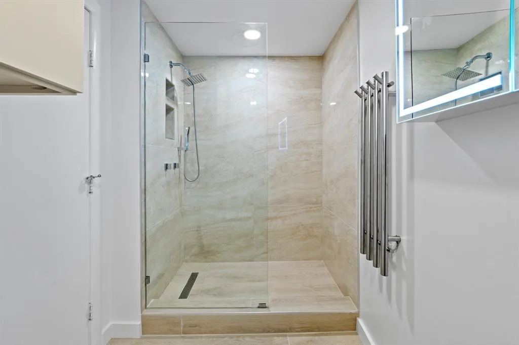 6211 W Northwest Highway, #1007