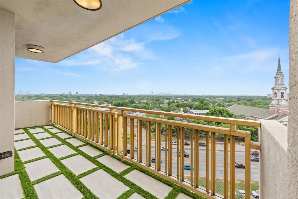 6211 W Northwest Highway, #1007