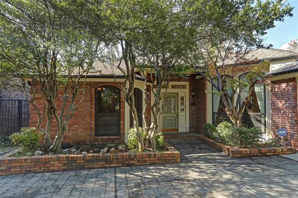 6010 Steamboat Drive