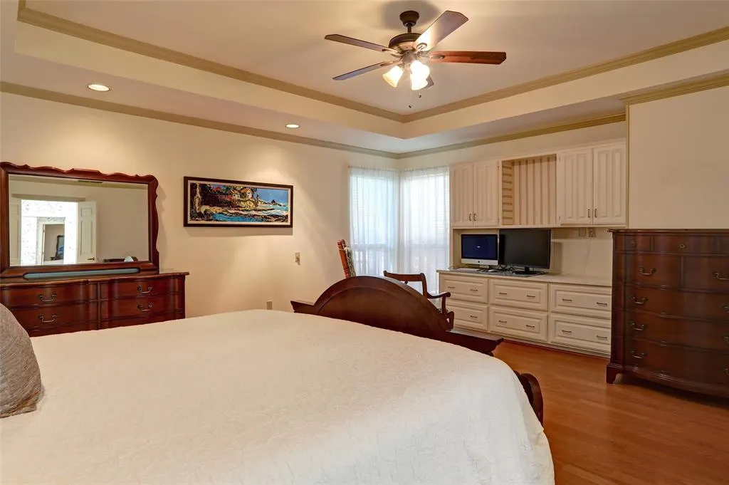 6010 Steamboat Drive