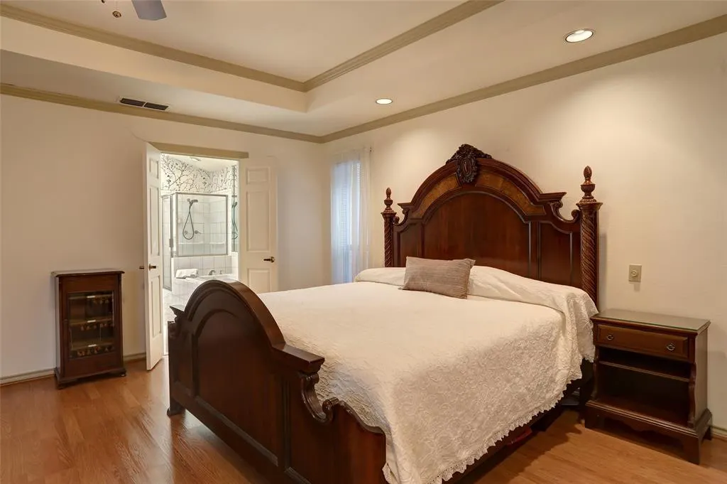 6010 Steamboat Drive