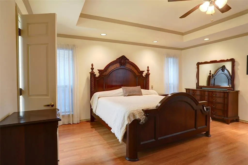 6010 Steamboat Drive