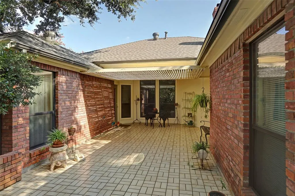 6010 Steamboat Drive