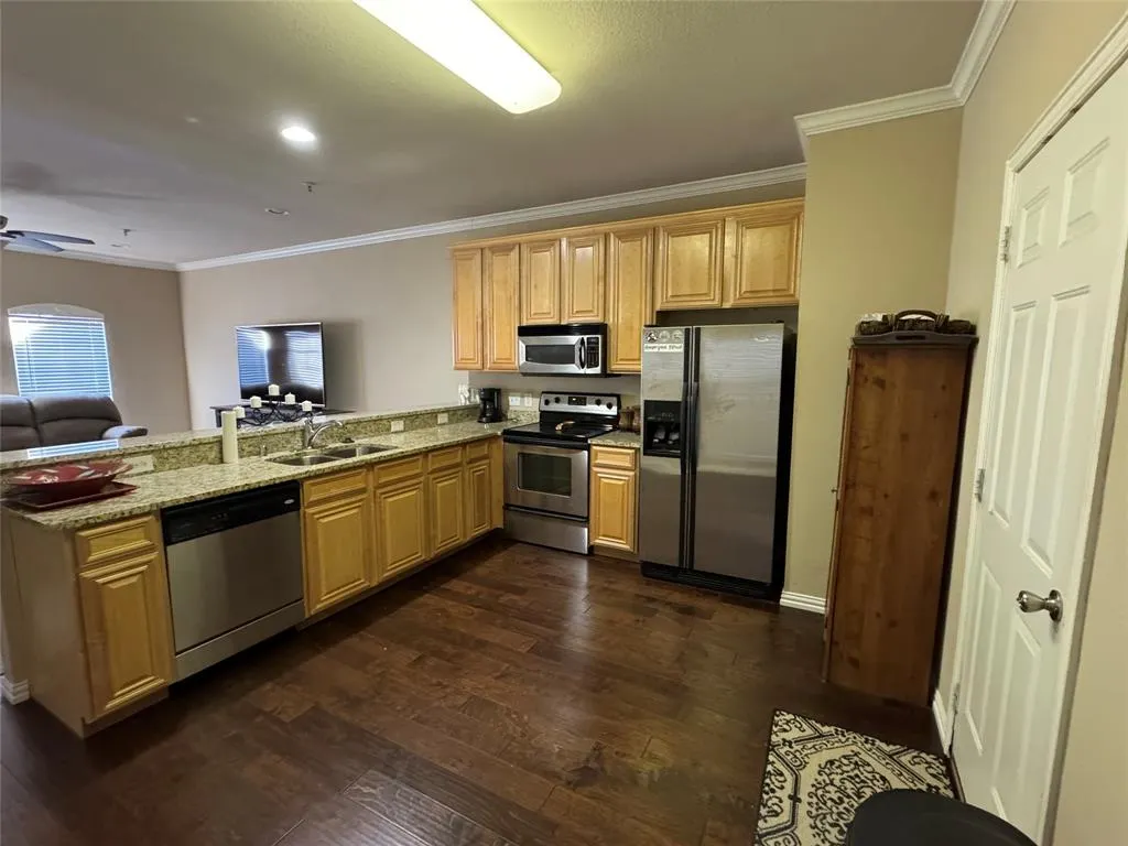 575 S Virginia Hills Drive, #105