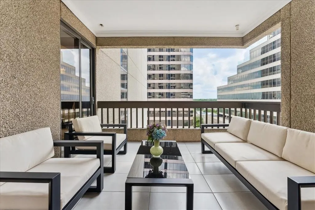 5909 Luther Lane, #1002