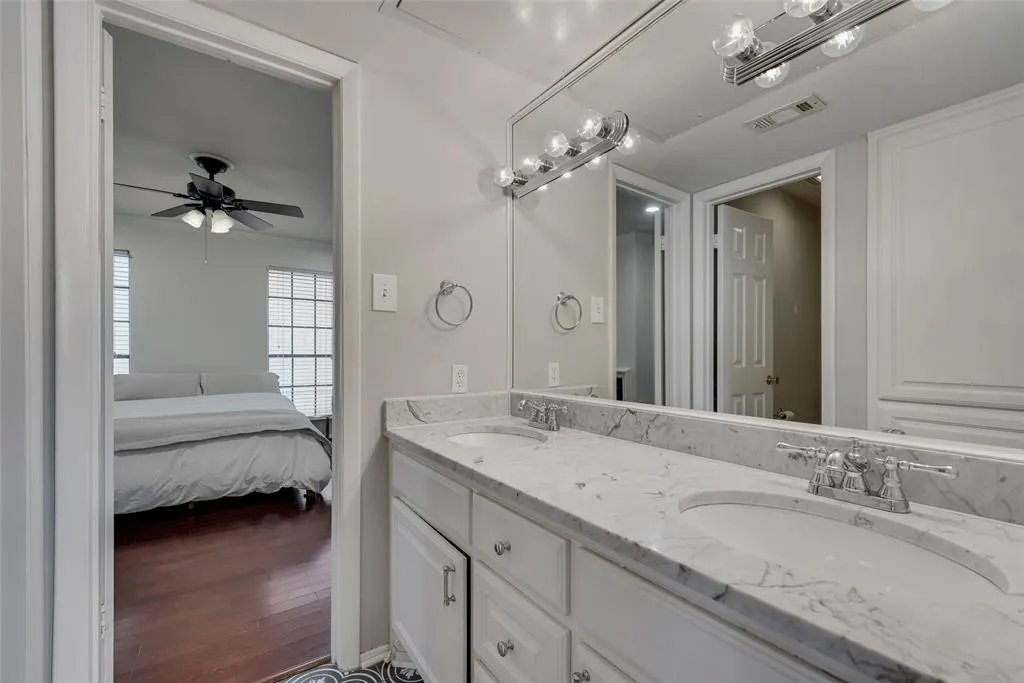 4418 Bowser Avenue, #105