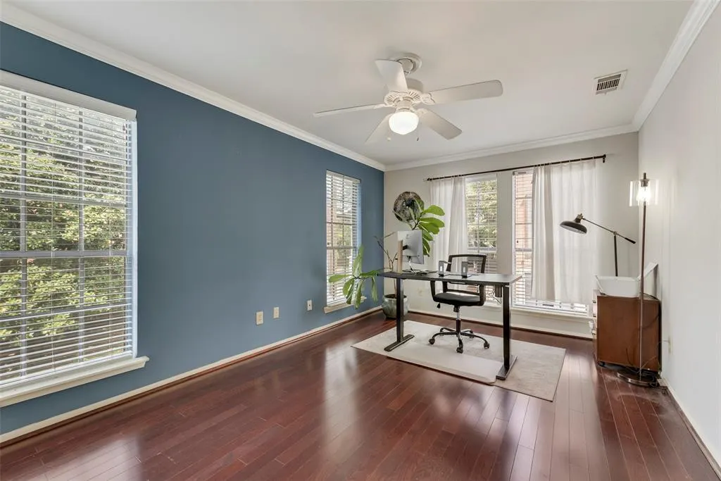 4418 Bowser Avenue, #105
