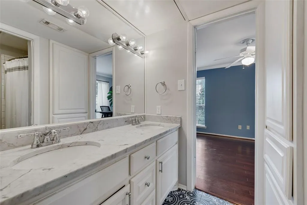 4418 Bowser Avenue, #105