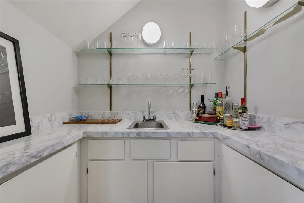 4418 Bowser Avenue, #105