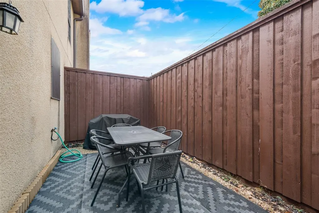 4418 Bowser Avenue, #105