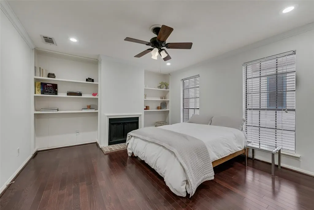 4418 Bowser Avenue, #105