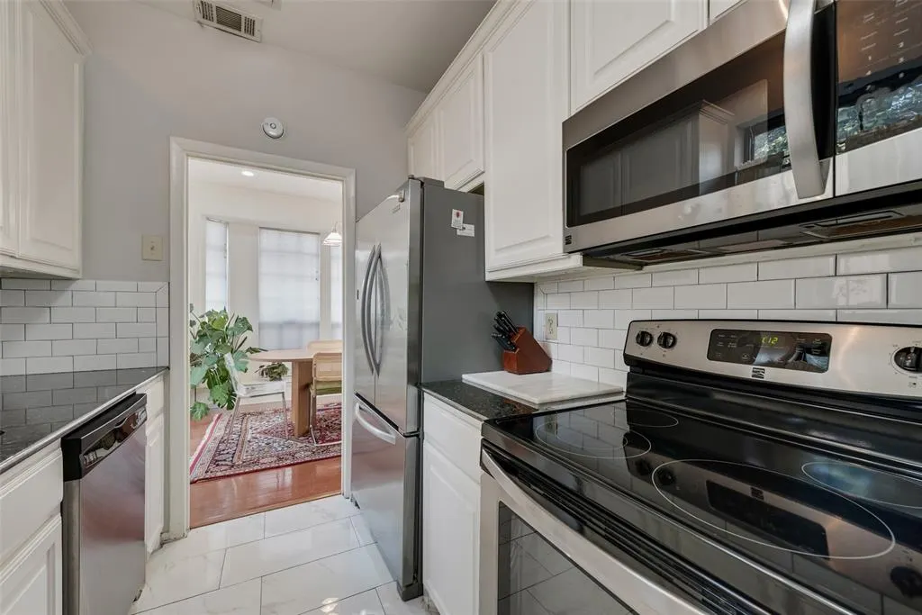 4418 Bowser Avenue, #105