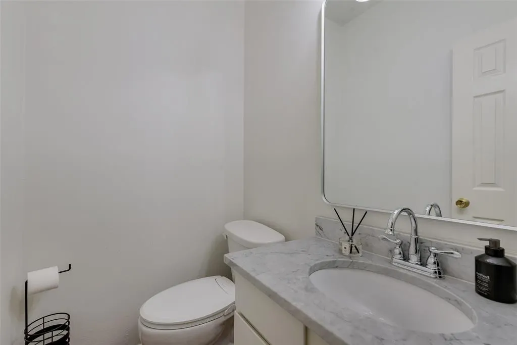 4418 Bowser Avenue, #105