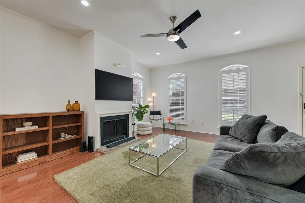 4418 Bowser Avenue, #105