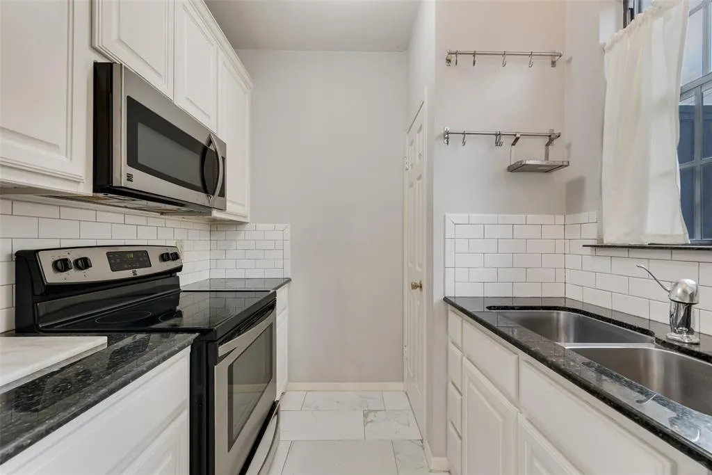 4418 Bowser Avenue, #105