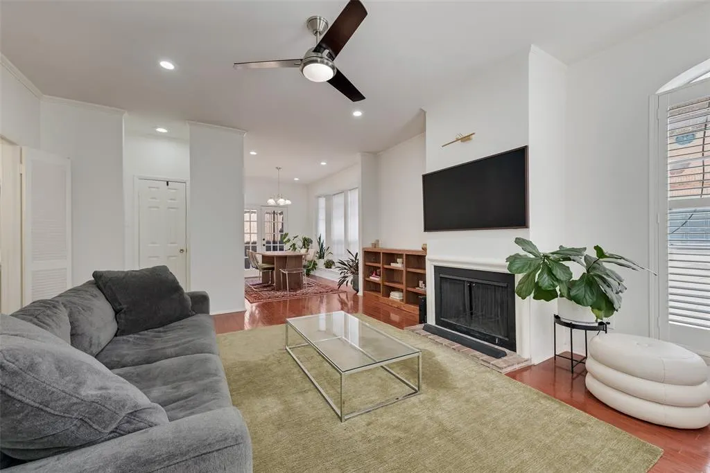 4418 Bowser Avenue, #105