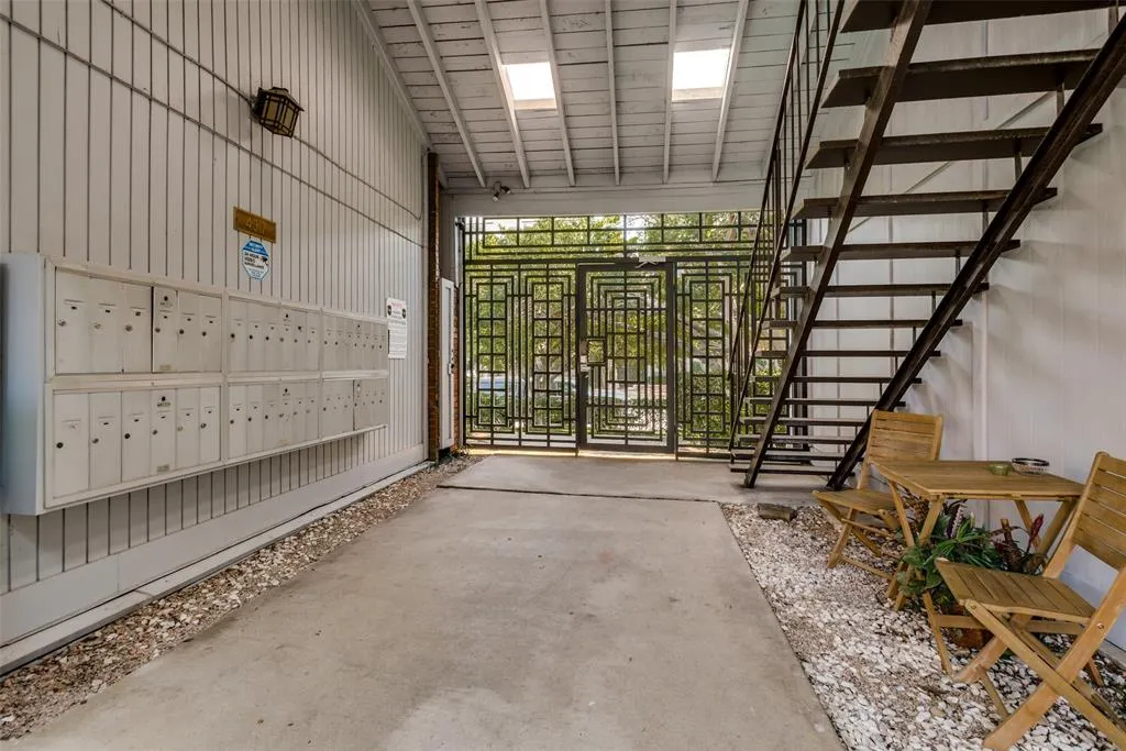 4317 Hartford Street, #112