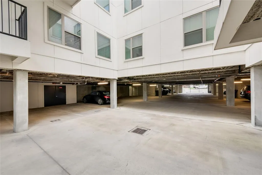 5714 Mccommas Boulevard, #105