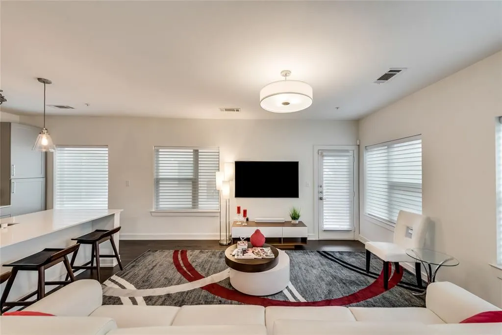5714 Mccommas Boulevard, #105