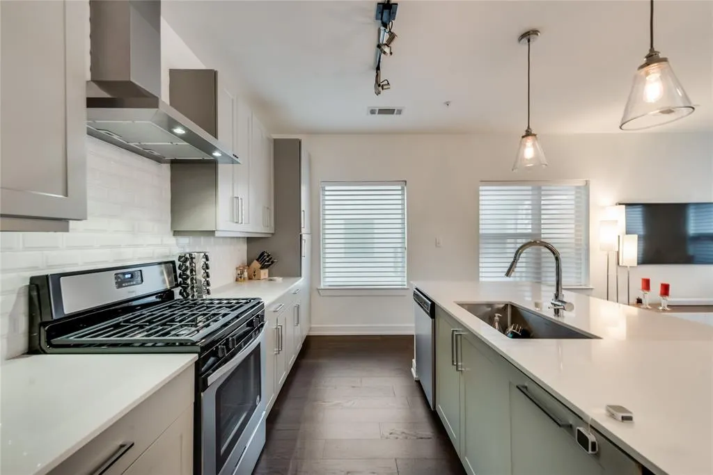 5714 Mccommas Boulevard, #105