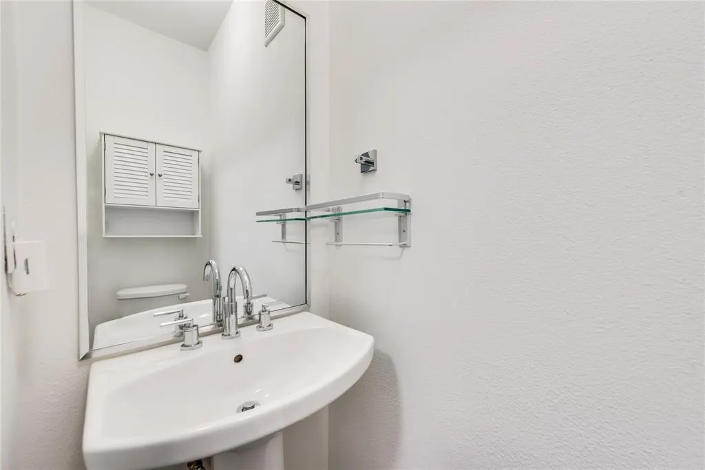 5714 Mccommas Boulevard, #105