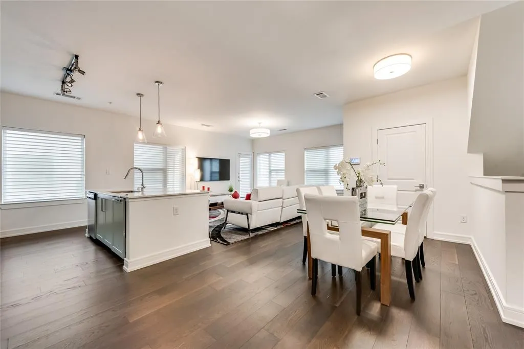5714 Mccommas Boulevard, #105
