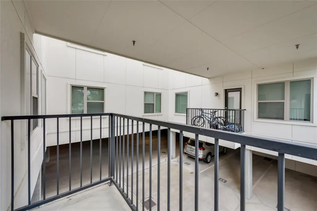 5714 Mccommas Boulevard, #105