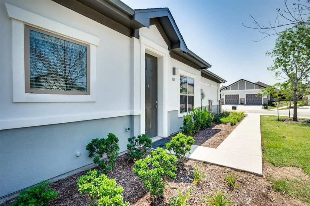 579 LLOYDS ROAD, #1003A