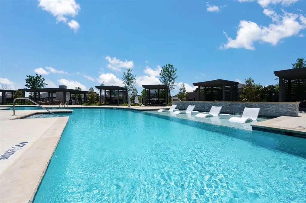 571 LLOYDS ROAD, #609B